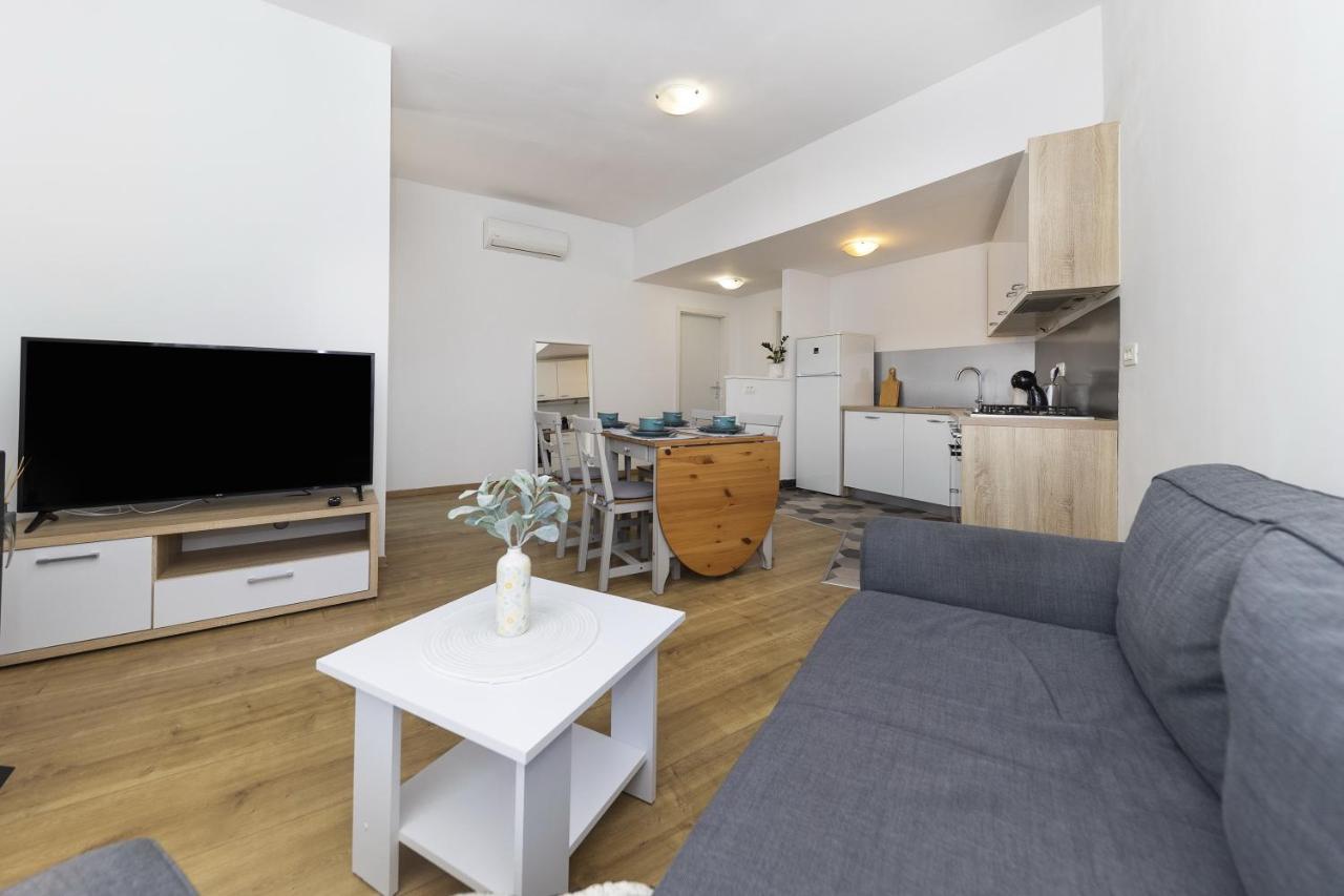 Apartments 23 And 25 With Free Private Parking Zadar Exteriör bild