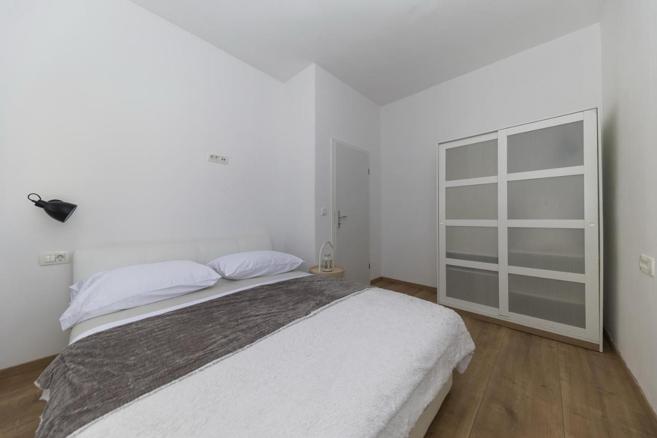 Apartments 23 And 25 With Free Private Parking Zadar Exteriör bild
