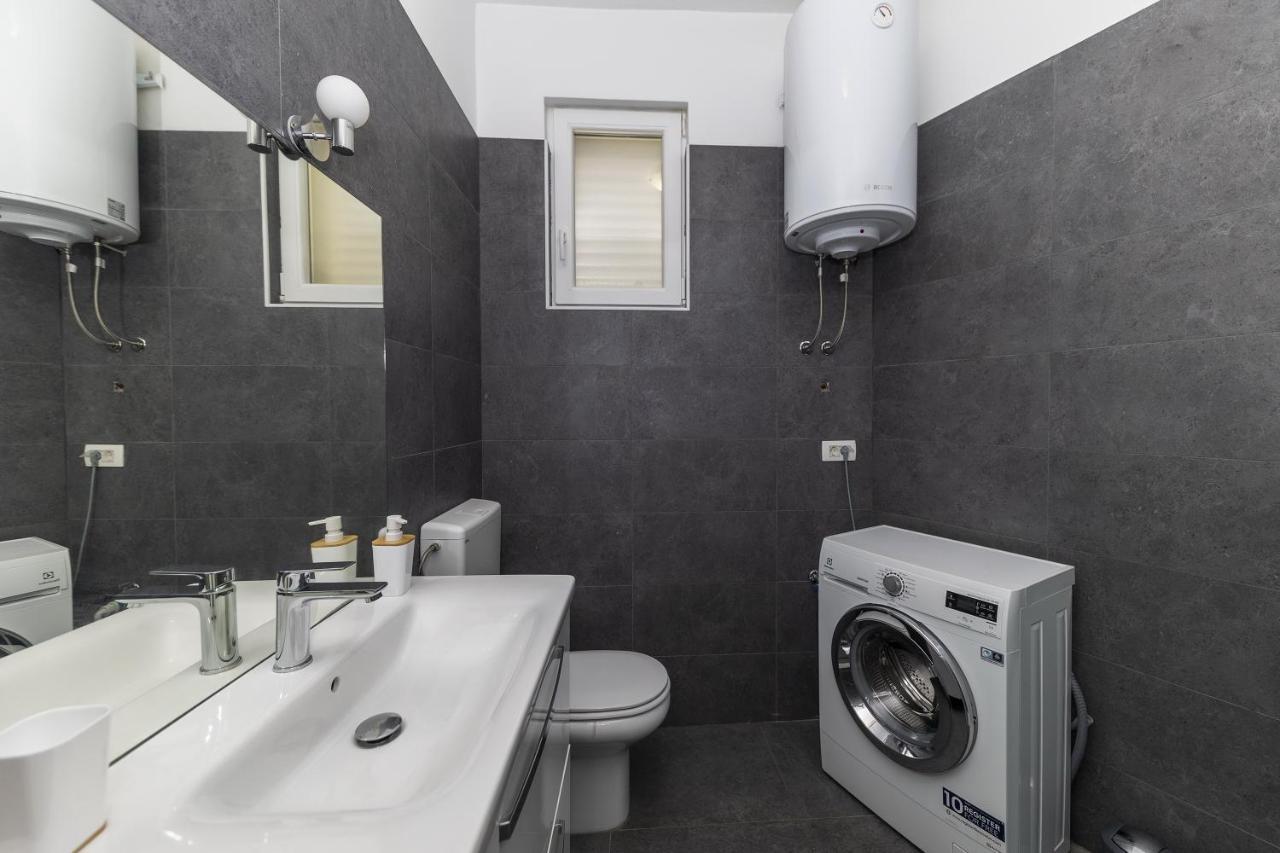 Apartments 23 And 25 With Free Private Parking Zadar Exteriör bild