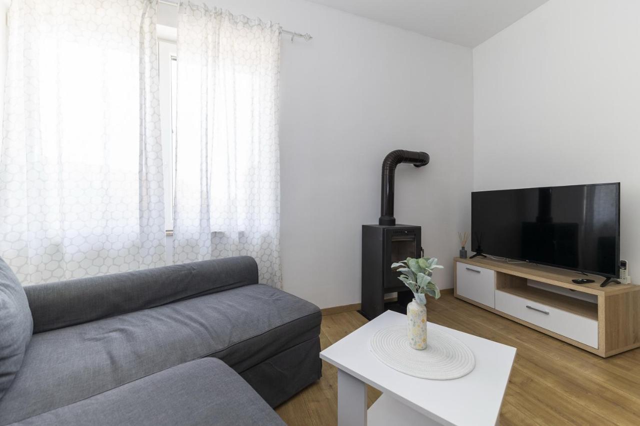 Apartments 23 And 25 With Free Private Parking Zadar Exteriör bild